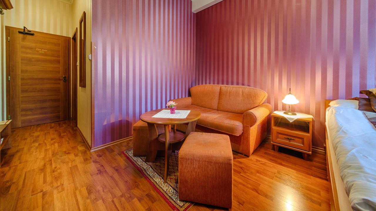 Hotel Tevel Sladkovicovo Екстер'єр фото