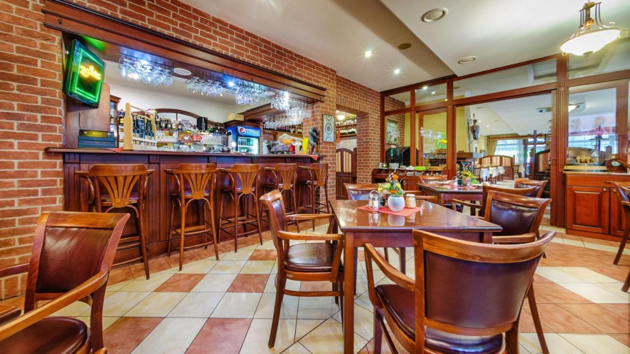 Hotel Tevel Sladkovicovo Екстер'єр фото