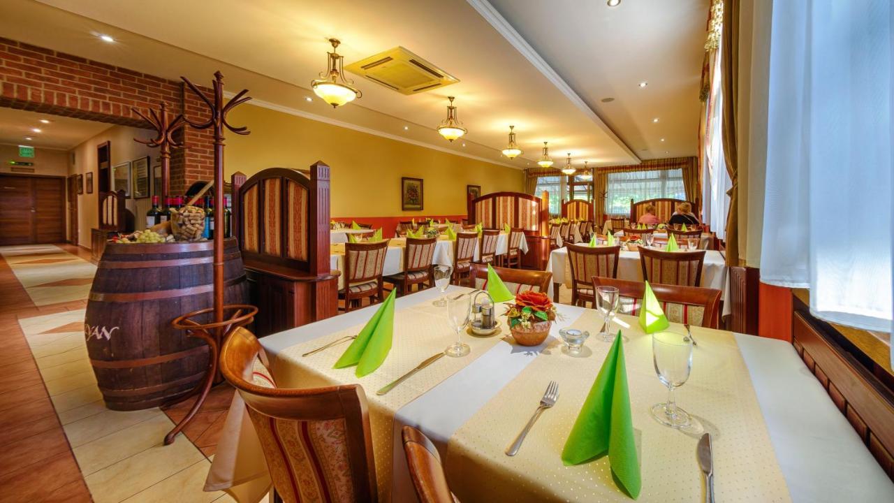 Hotel Tevel Sladkovicovo Екстер'єр фото
