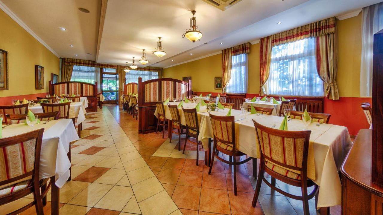 Hotel Tevel Sladkovicovo Екстер'єр фото
